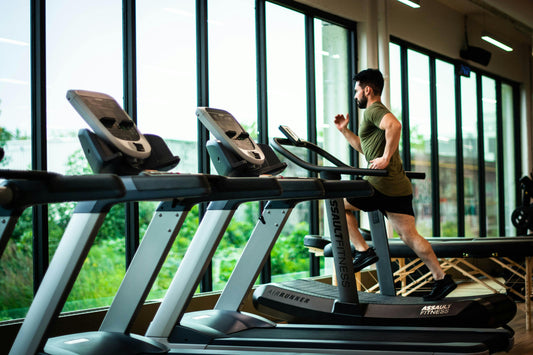 Review of High-Carb vs Low-Carb Approaches for Endurance